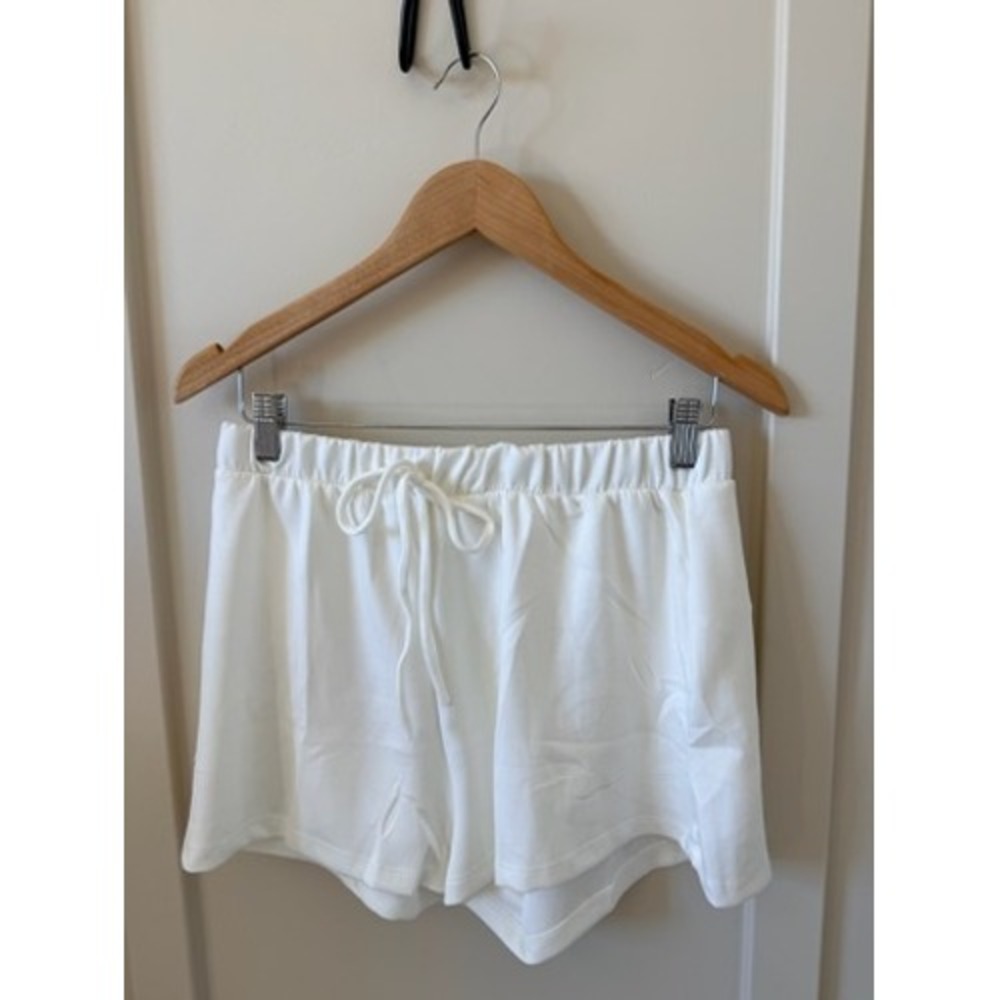 Timing LA NWT Cream/white Hoodie and Shorts Two Piece vacation Lounge Medium - Picture 7 of 7